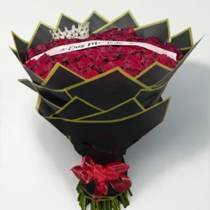 Ramo de 100 rosas rojas con liston y corona: imagen 3