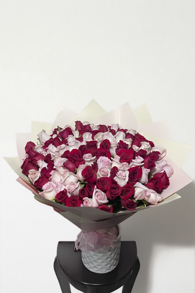 Ramo de 100 rosas rojas y rosas: imagen 2