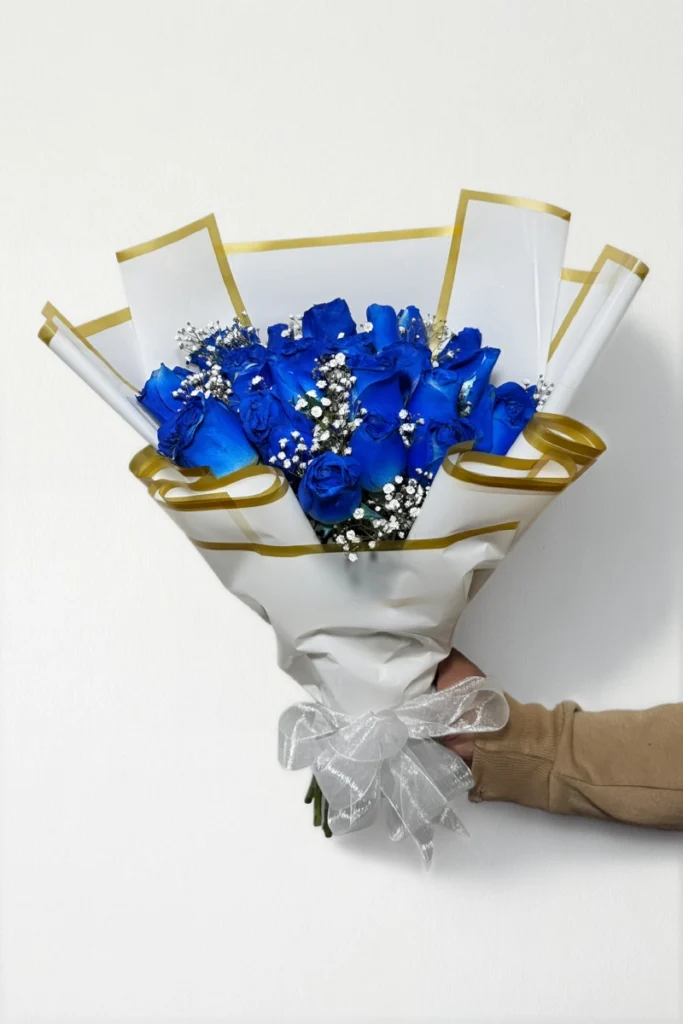 Ramo de 24 rosas azul