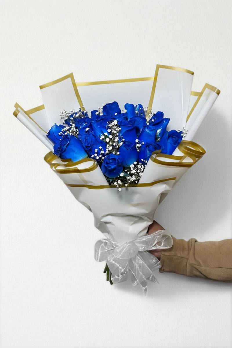Ramo de 24 rosas azul: imagen 3