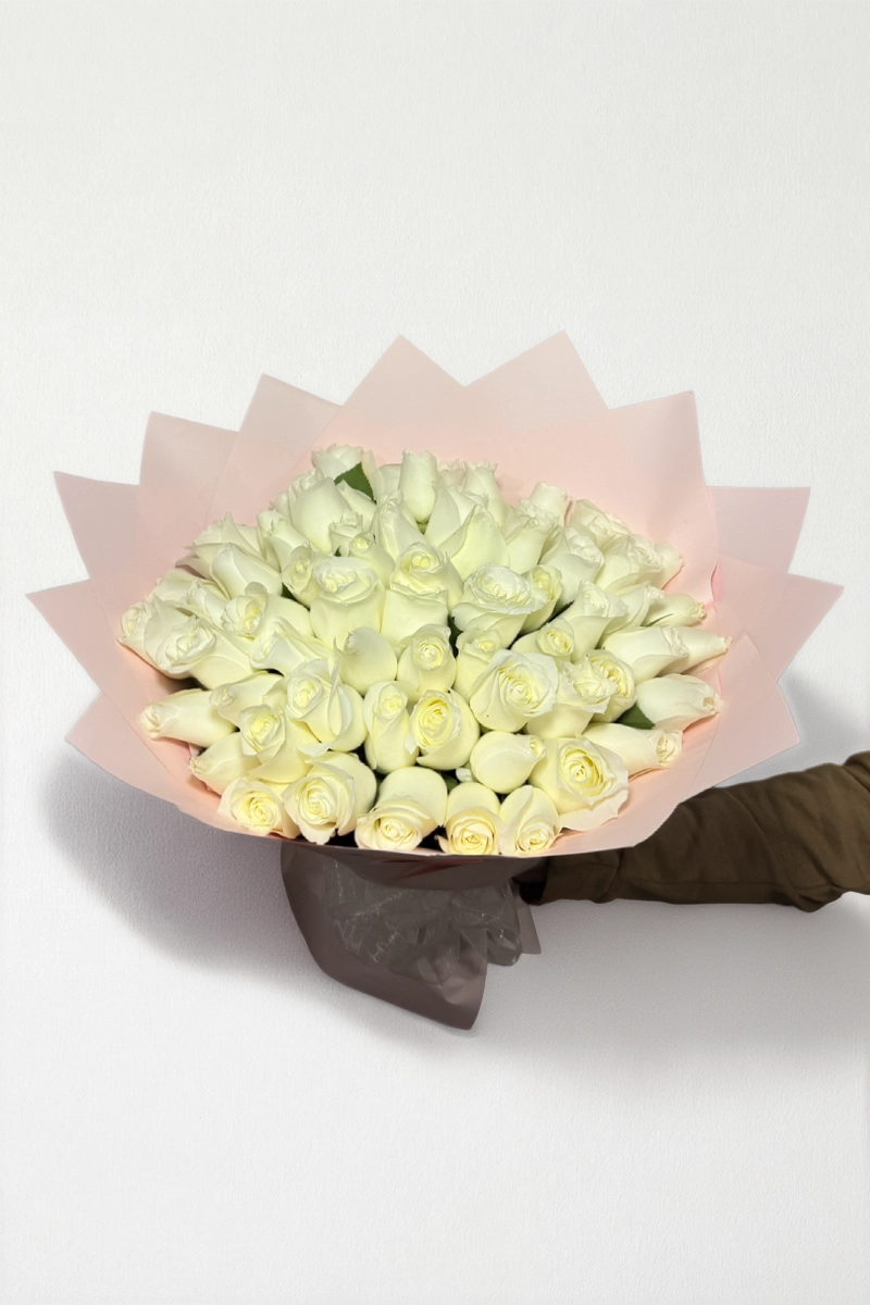 Ramo de 50 rosas blancas: imagen 2