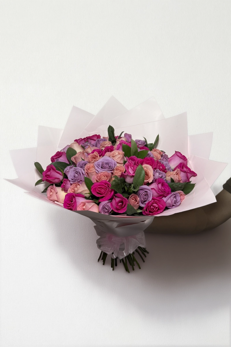 Ramo de 50 rosas lila, rosa y fucsia: imagen 3
