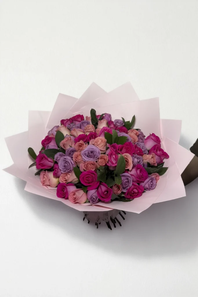 Ramo de 50 rosas lila, rosa y fucsia