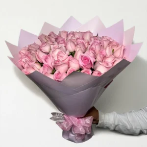 Ramo de 50 rosas rosas: imagen 3