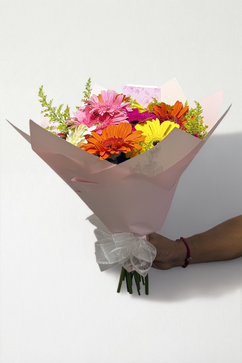 Ramo de 12 gerberas mixto: imagen 2