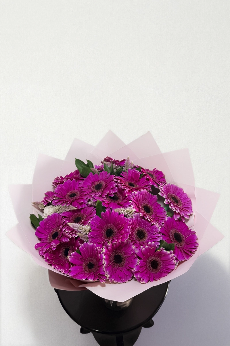 Ramo de 20 gerberas lila: imagen 3