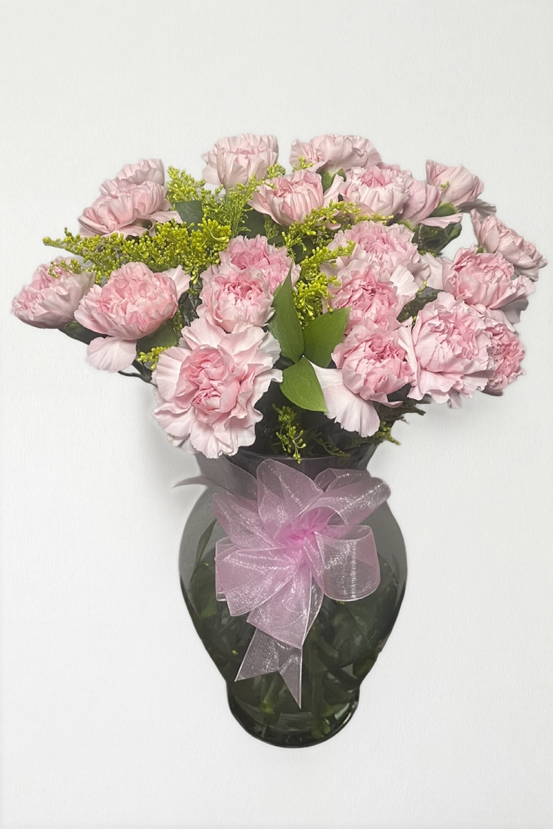 Arreglo de claveles en florero