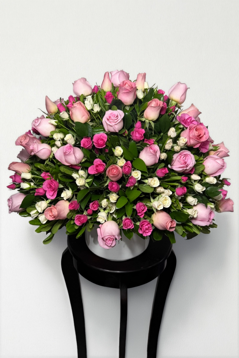 Arreglo de rosas con mini rose: imagen 3