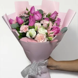 Ramo de 12 rosas con clavel: imagen 3