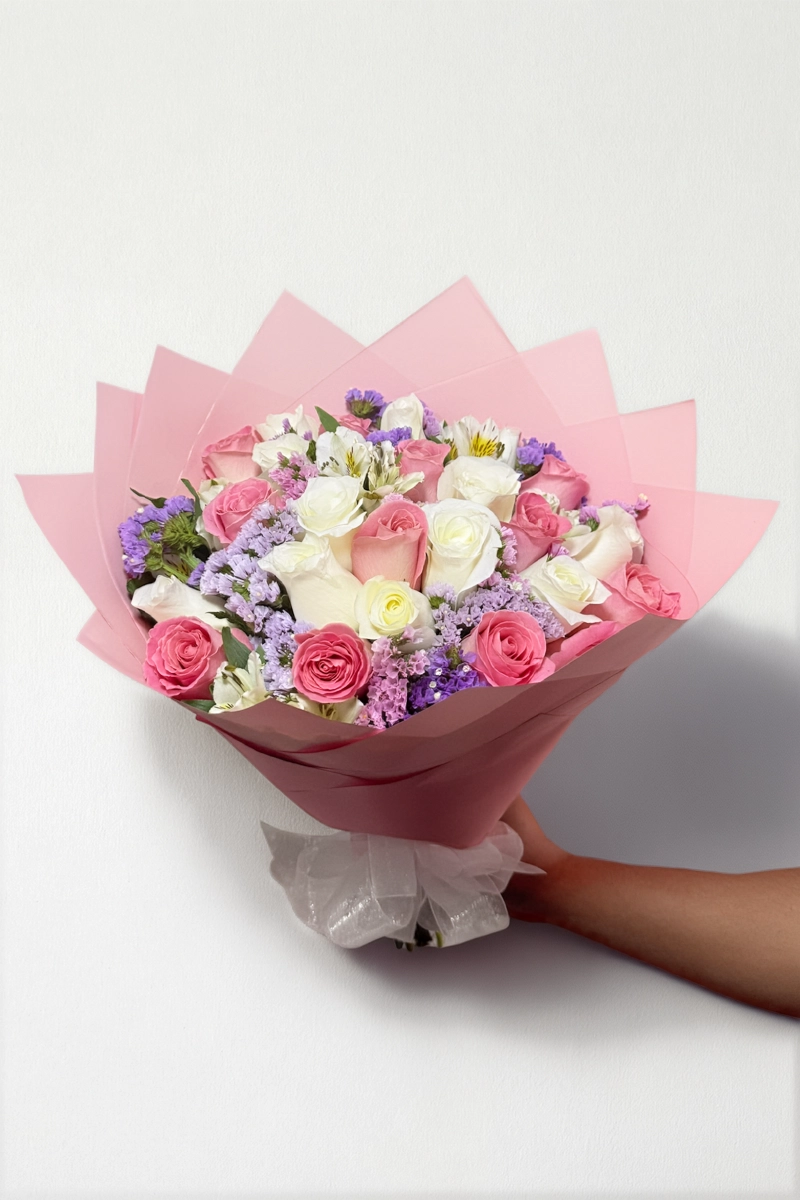 Ramo de 24 rosas con statice: imagen 3
