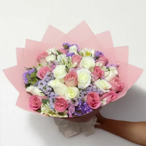 Ramo de 24 rosas con statice: imagen 2
