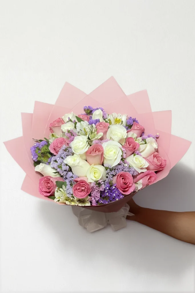 Ramo de 24 rosas con statice