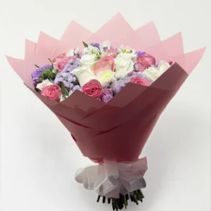 Ramo de 24 rosas con statice
