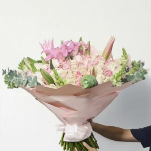 Ramo de 150 rosas y complementos: imagen 2
