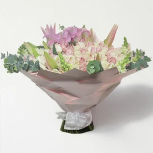 Ramo de 150 rosas y complementos: imagen 3