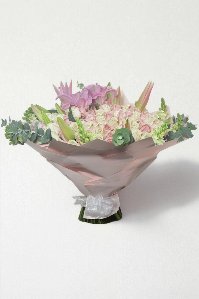 Ramo de 150 rosas y complementos: imagen 3