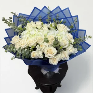 Ramo de 20 rosas con hortensia: imagen 3