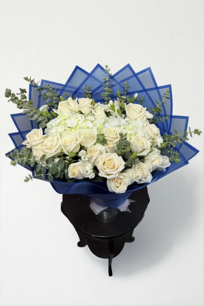 Ramo de 20 rosas con hortensia