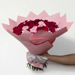 Ramo de 50 rosas con clavel: imagen 3