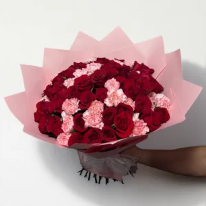 Ramo de 50 rosas con clavel: imagen 2