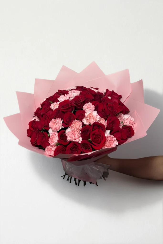 Ramo de 50 rosas con clavel