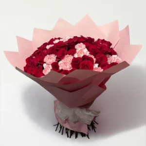 Ramo de 50 rosas con clavel