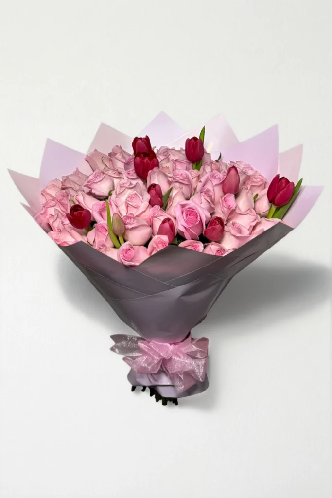 Ramo de 50 rosas con tulipanes