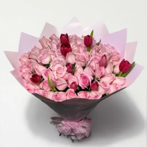 Ramo de 50 rosas con tulipanes: imagen 3