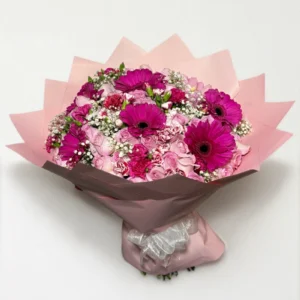 Ramo de 50 rosas con gerberas y complementos