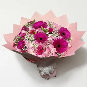 Ramo de 50 rosas con gerberas y complementos: imagen 3
