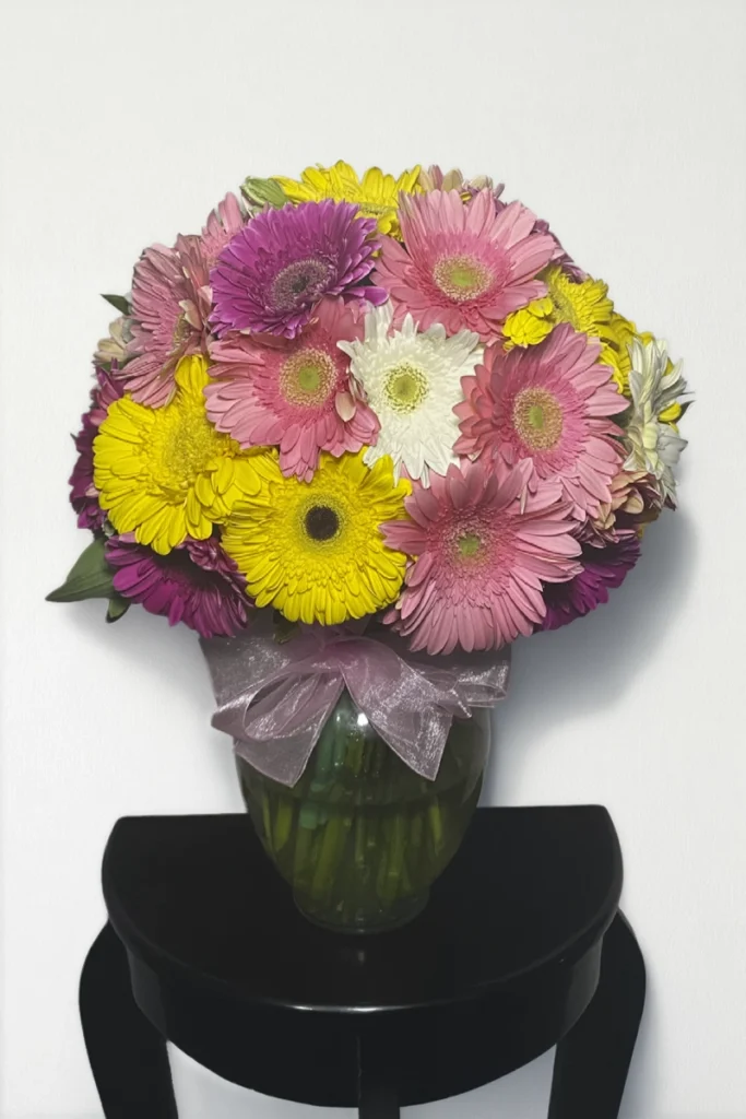 Arreglo de 36 gerberas en florero