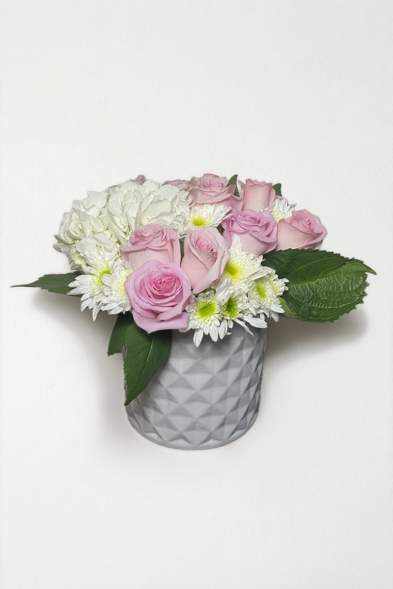 Arreglo de hortensia con rosas