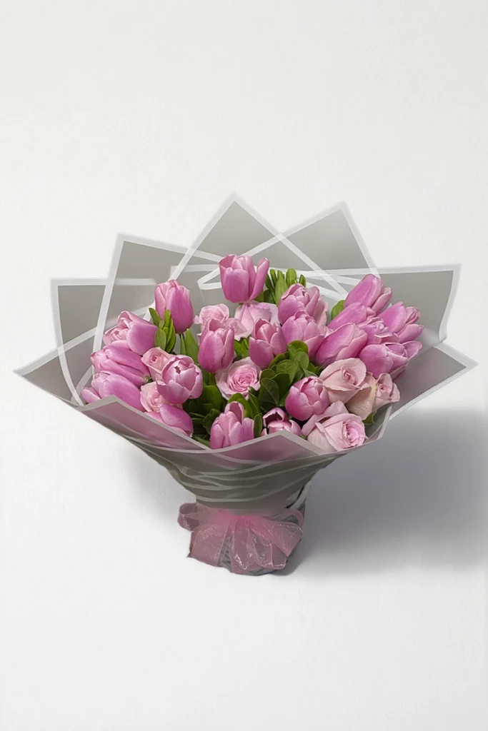 Ramo de 20 tulipanes con 12 rosas