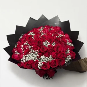 Ramo de 50 rosas con baby breath: imagen 2