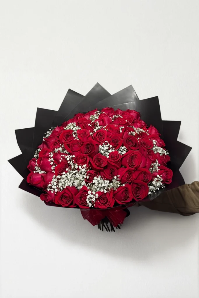 Ramo de 50 rosas con baby breath