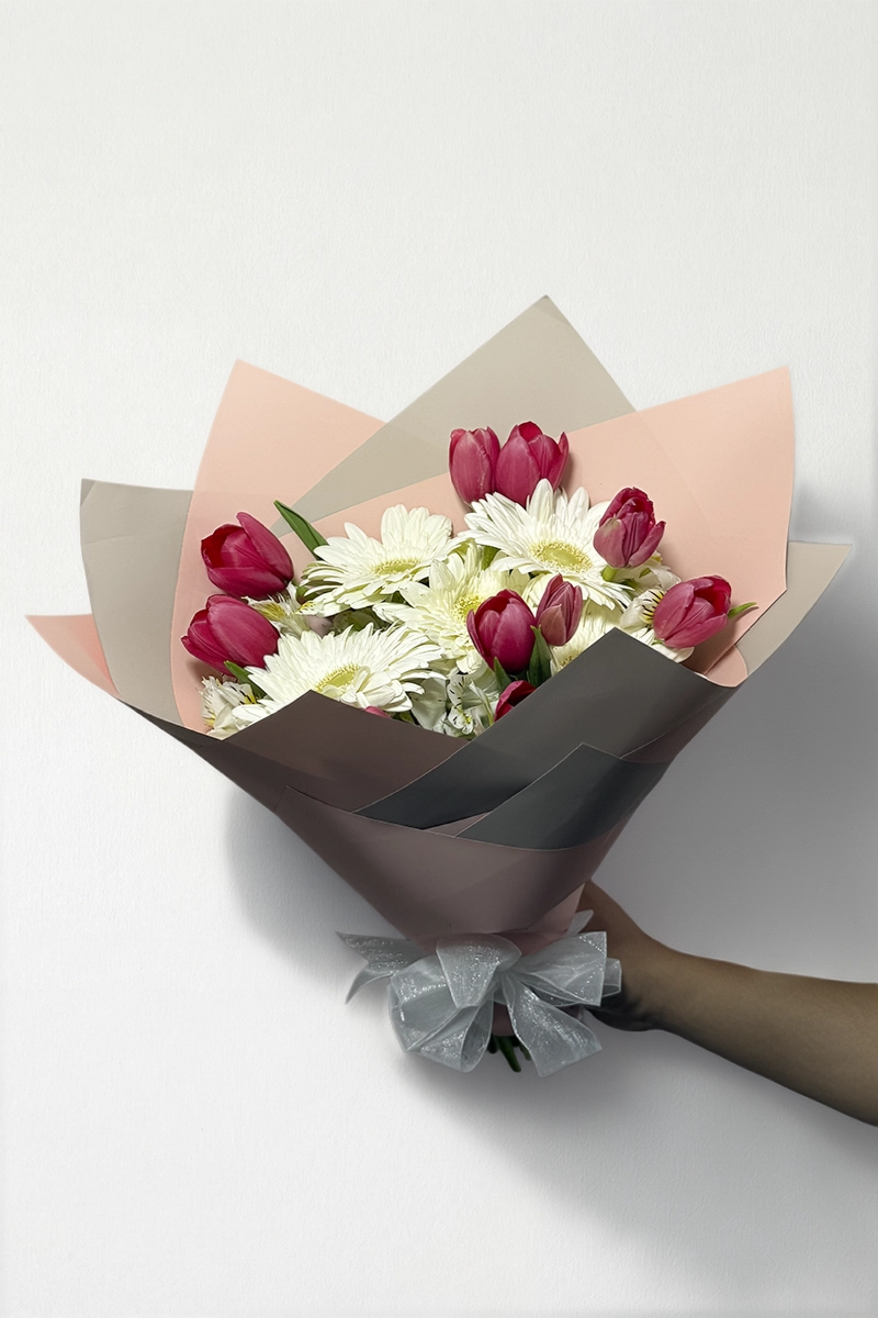 Ramo de 10 tulipanes con 5 gerberas: imagen 3