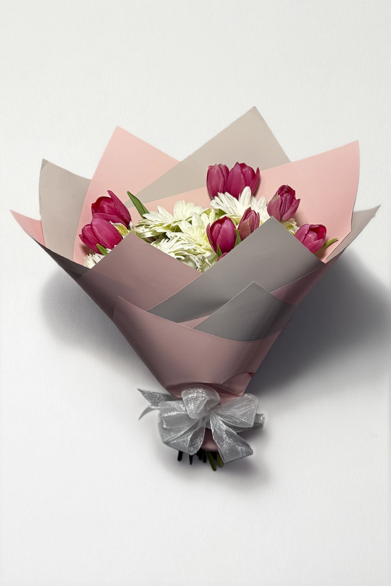 Ramo de 10 tulipanes con 5 gerberas